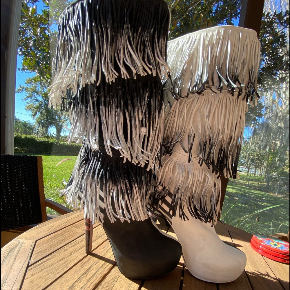 HAND PAINTED BAD A** BOOTS 💋